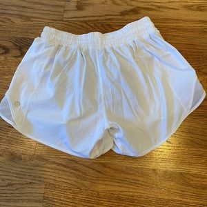 Lululemon Hotty Hot size 2 - 4” white shorts